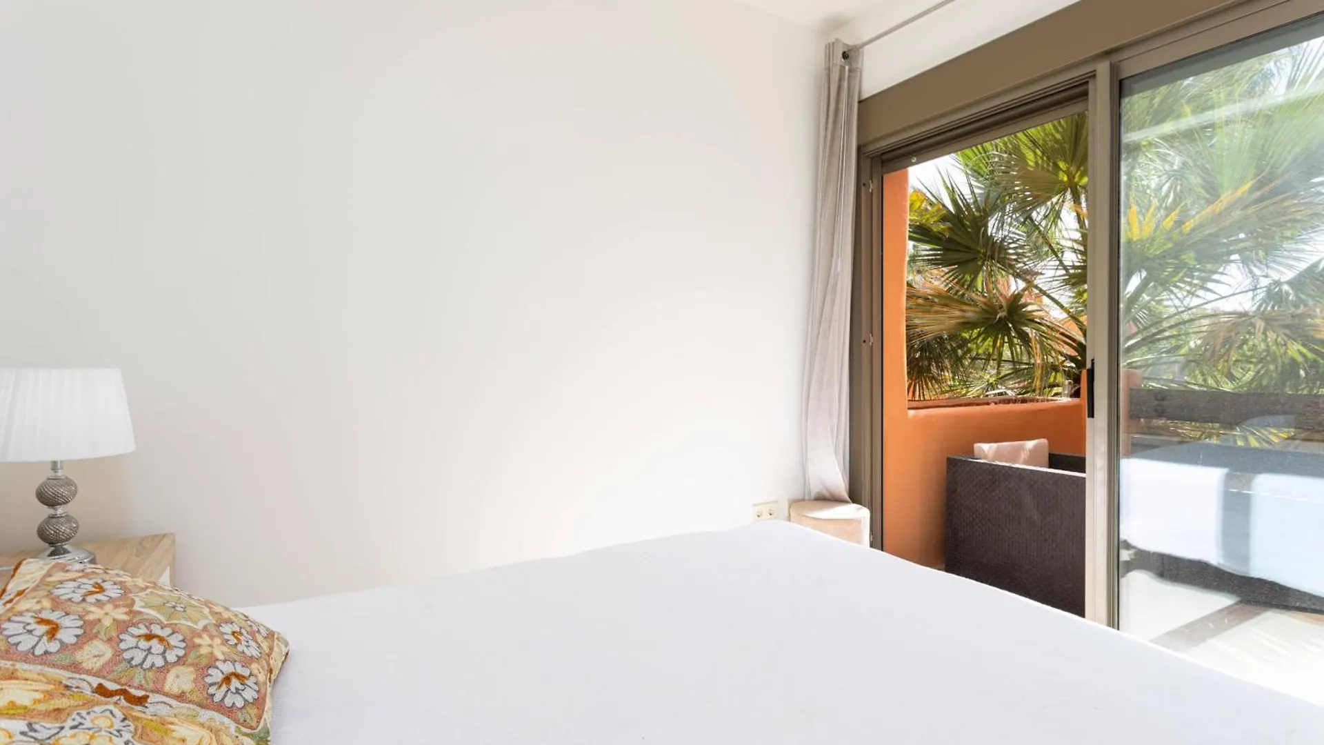 Sotoserena Sea View Apartment Estepona 0*,