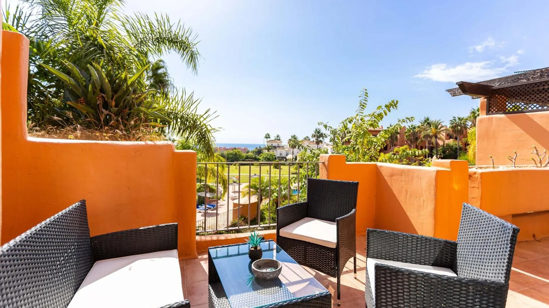 Sotoserena Sea View Apartment Estepona 0*,
